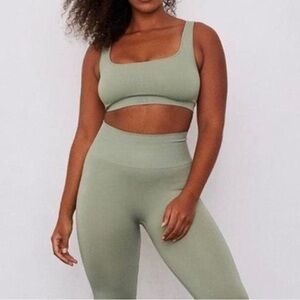 SET Active sage green sculptflex sports bra in size XS